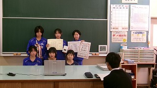 618