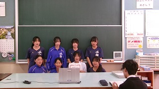 618
