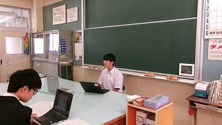 618