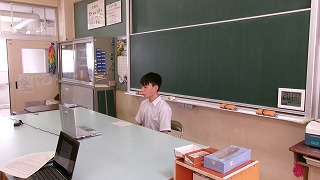 618
