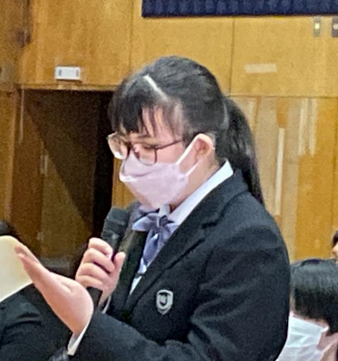 出身中学校や好きな事を発表しました
