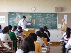 解剖生理学の授業風景