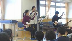 迫力ある津軽三味線の生演奏