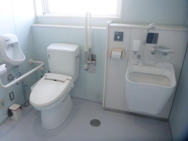 オストメイト対応トイレ内(西浦資源リサイクル施設)