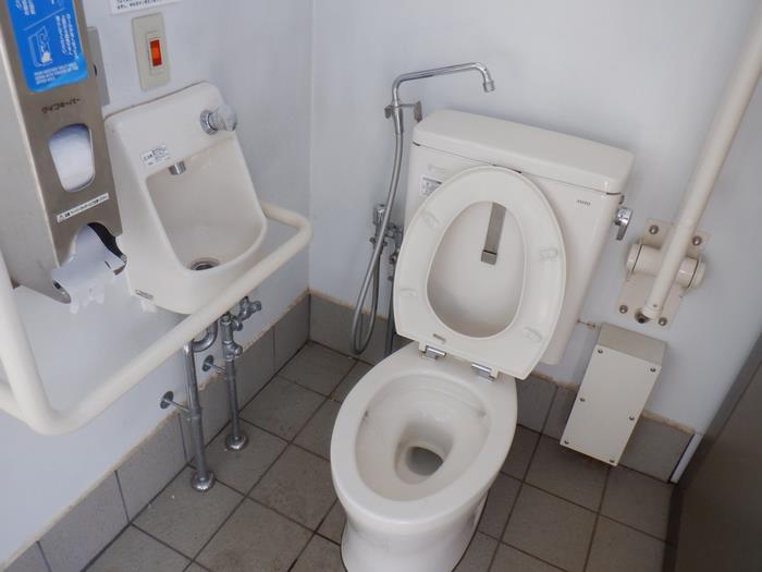 オストメイト対応トイレ内(夏見台2丁目ひまわり公園)