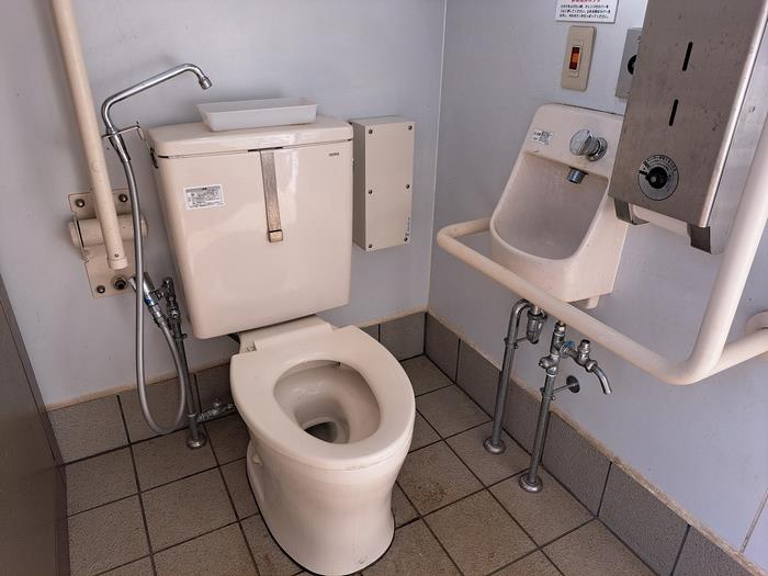 オストメイト対応トイレ内(丸山公園)