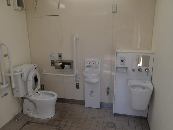 オストメイト対応トイレ内（海神公園）