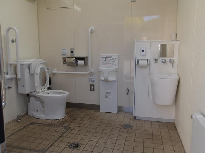 オストメイト対応トイレ内（勝間田公園）