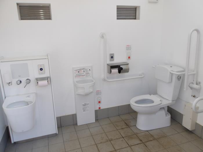オストメイト対応トイレ内(三咲公園)