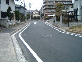 新しい舗装になった道路