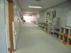 廊下　玄関から