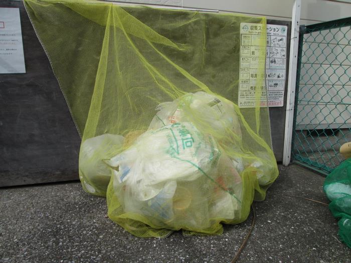 カラスよけネットの使用例