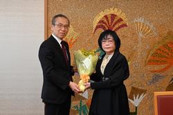 北井小夜子氏黄綬褒章市長表敬2