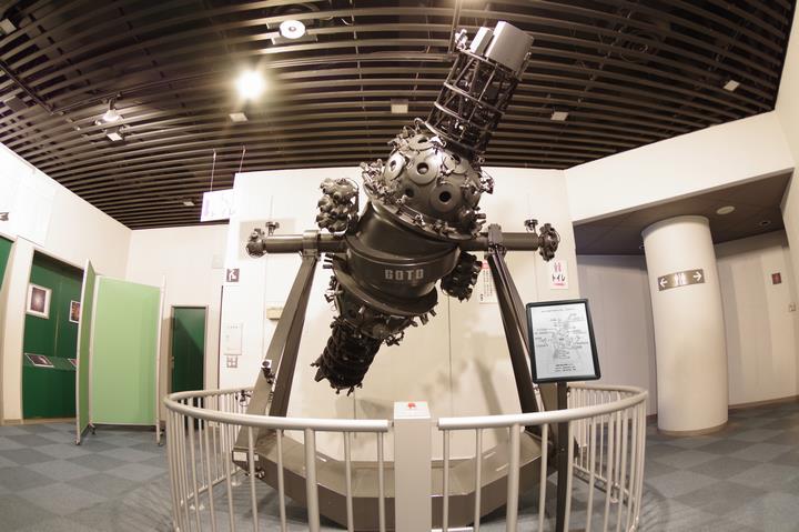 長年愛されてきた投映機「コスモくん」はエントランスでお出迎え。