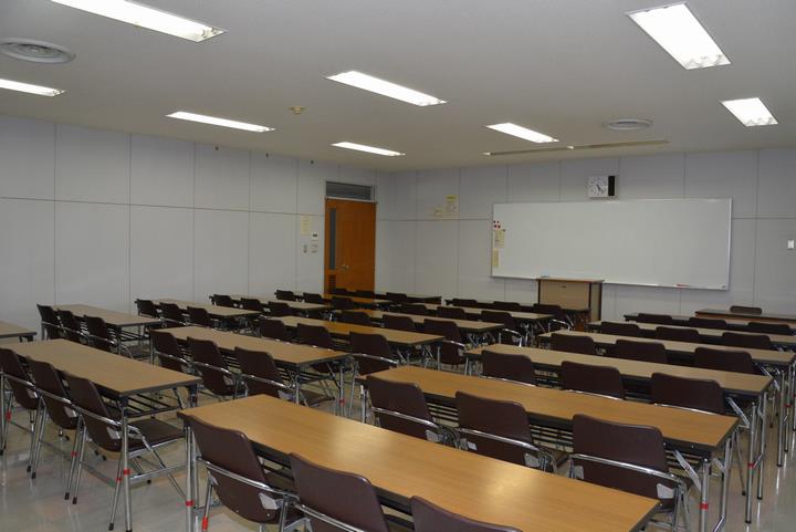 大研修室（54席）は、警察の捜査本部を設置するなど幅広いシーンに対応できます。