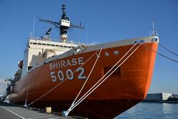 渡航歴25回の元南極観測船。全長134メートル、全幅28メートル！