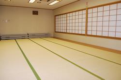 いけばな等に利用されている和室は、16畳の広さ。