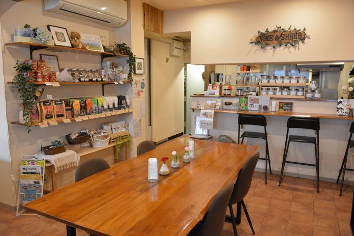 紅茶のお店ヴァインエンドシュラブ 1階