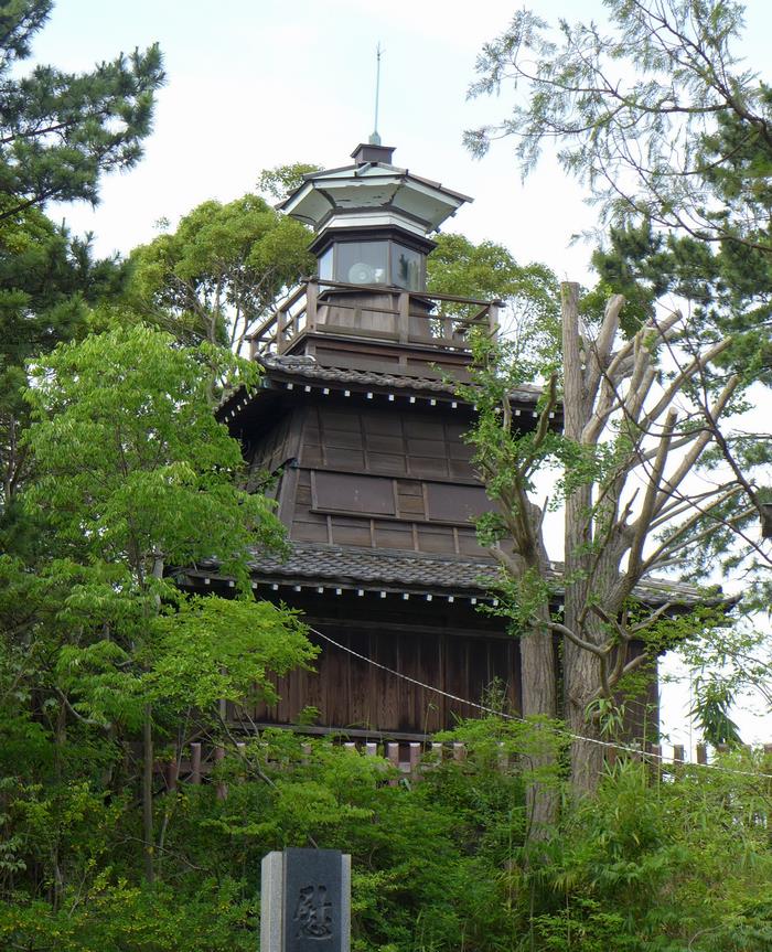 船橋大神宮の灯明台