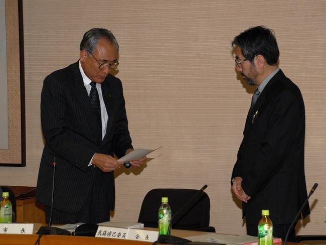 藤代孝七船橋市長に諮問