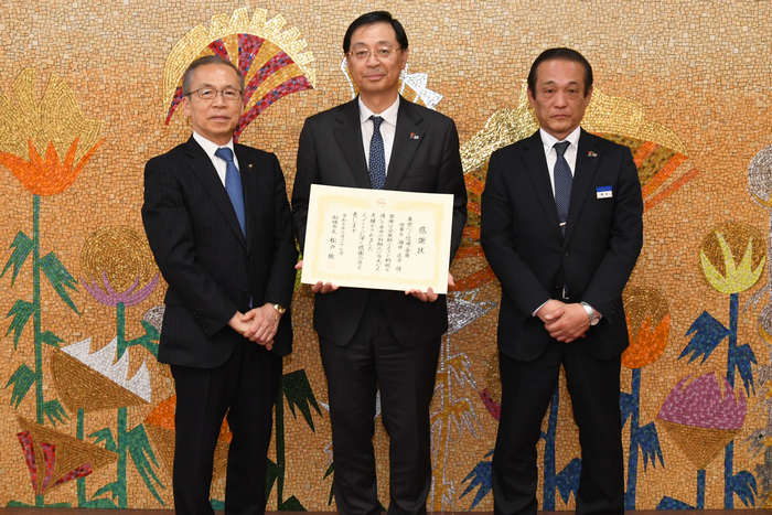 市長と東京ベイ信金様とでお撮りした写真