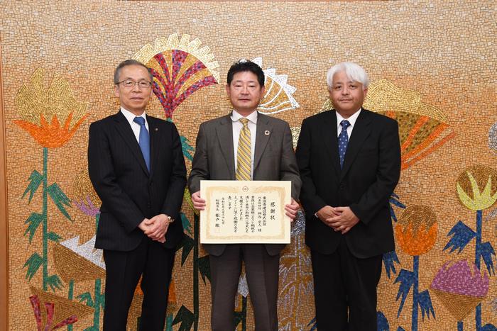 市長と東瀝青建設様とでお撮りした写真