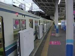 ホーム柵の画像2