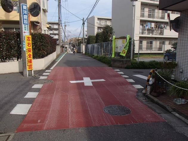 キッズゾーン(カラー舗装)