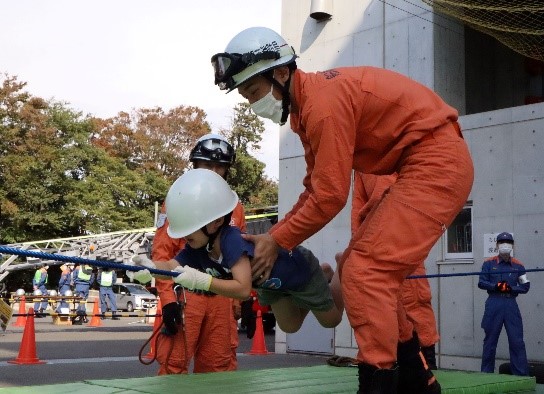 ちびっこ渡過（ロープ渡り）