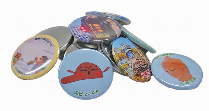 クイズラリーに参加するともらえる缶バッジ