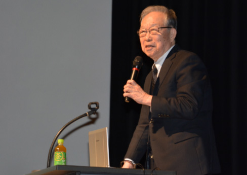 講演中の大田氏