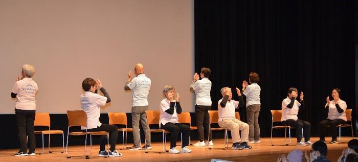 上級指導士による体操体験の様子