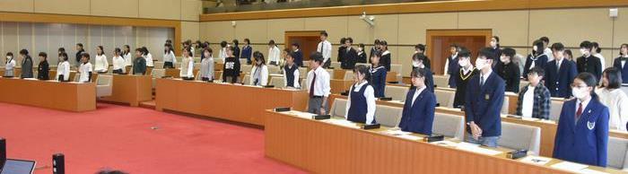 決議案　全会一致
