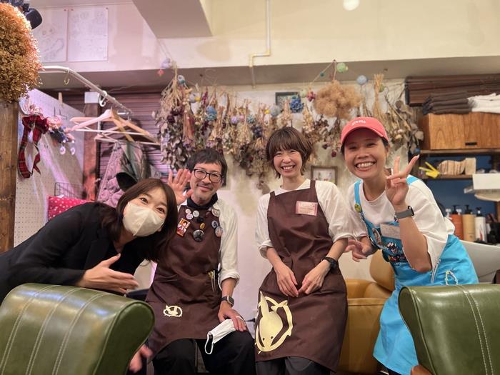 宮野入さん(写真左から2番目)とスタッフの皆さん