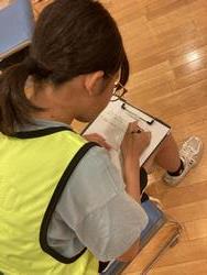 アンケートに答えている私