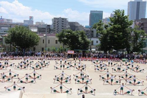 組体操の3人技