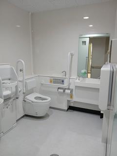 工事が完了した多目的トイレ