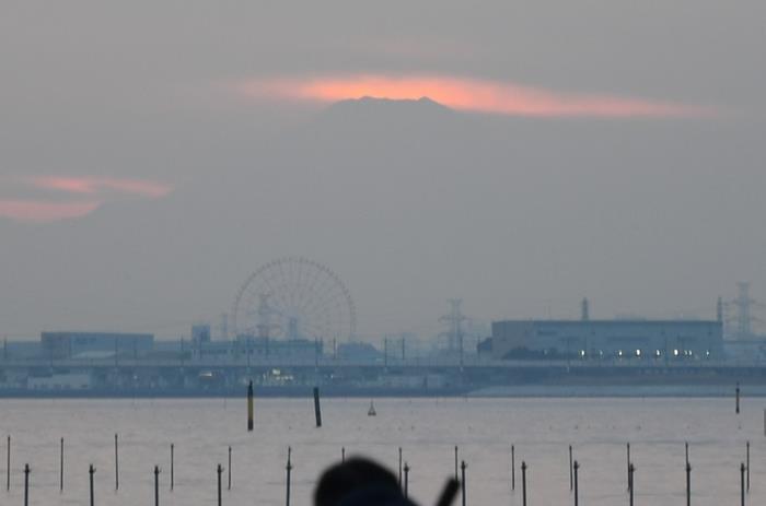雲が多く富士山が隠れていたが、隙間から頂上がわずかに見える