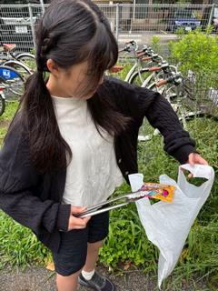ごみを拾う私