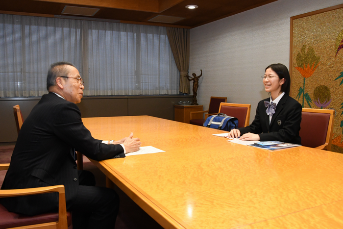 インタビューの様子