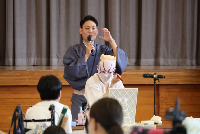 歌舞伎のお化粧「隈取り」