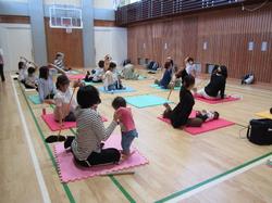 親子ビクスを行っている様子1