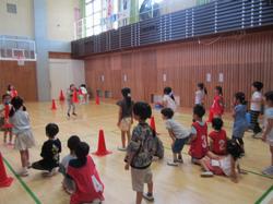 ボール運びリレーの様子