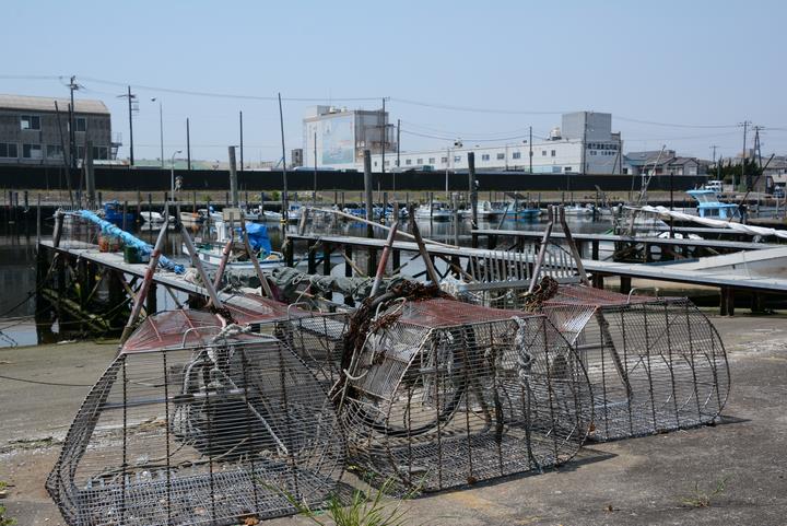 漁師が貝を採る時に使う道具。漁師町ならではの素朴な風情を感じます。 漁師が貝を採る時に使う道具。漁師町ならではの素朴な風情を感じます。