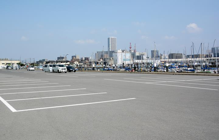 駐車スペースも十分です。 駐車スペースも十分です。